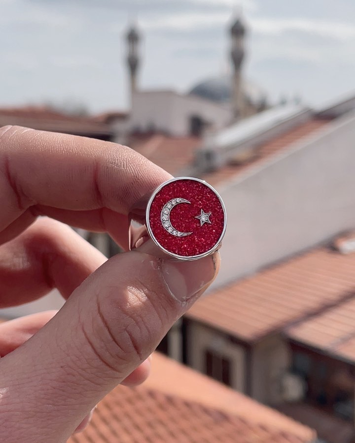 Al Bayrak |Kırık Taş Motifli El Mıhlama Swarowski Taşlı | Tamamen Kişiye Özel | 925 Ayar Gümüş | Üretim Süresi 1 Aydır - Görsel 4